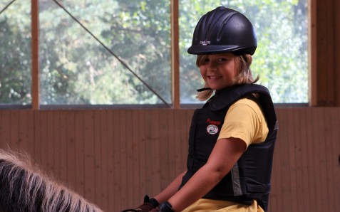 Kind beim Reiten in Manching bei Ingolstadt